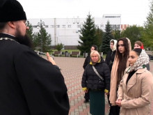 ПОЧЕМУ У ОДНИХ ХРАМОВ КУПОЛА И КРЕСТЫ, А У ДРУГИХ ШПИЛИ